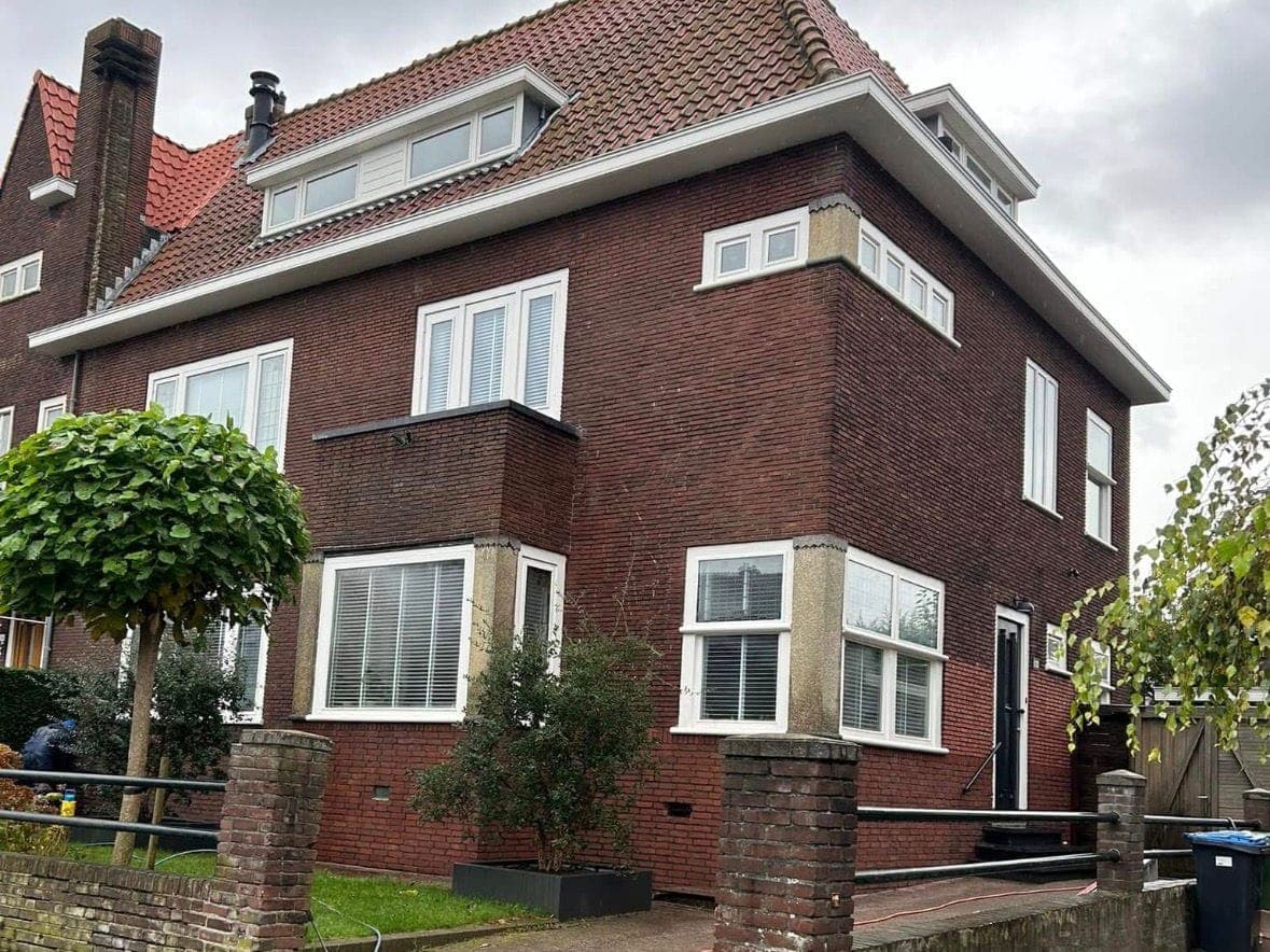 De villa na reiniging en hydrofobering, droog en schoon