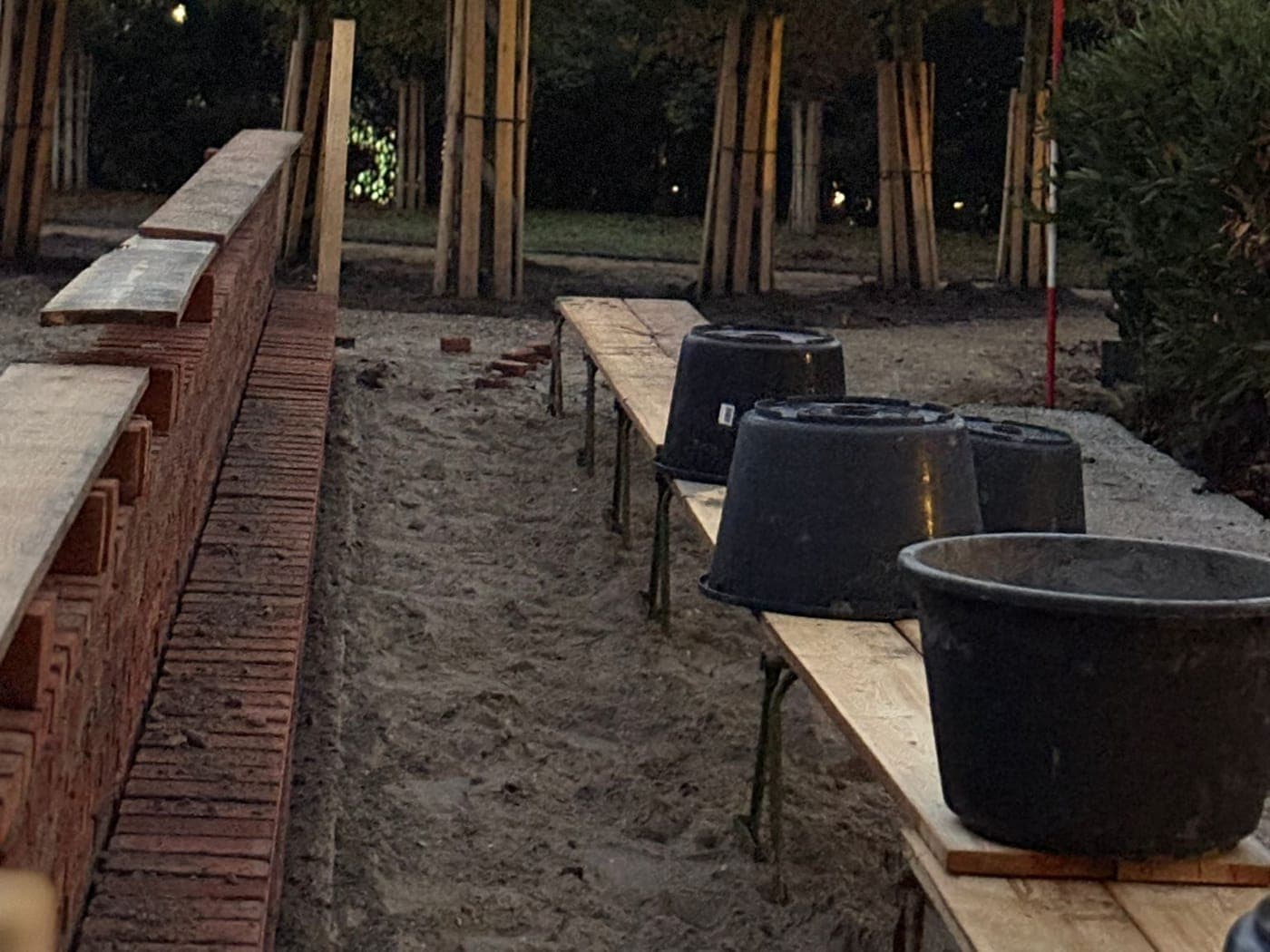 De fundering en de eerste lagen metselwerk